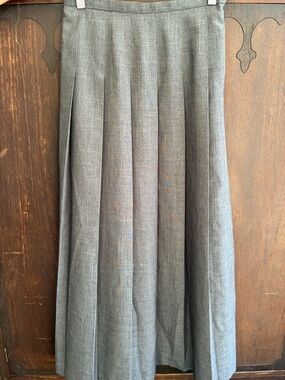 Classic Grey Pleated Women’s Skirt Size Small